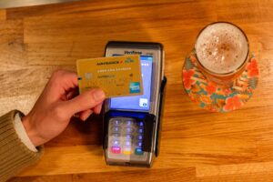 Quais são as consequências de não pagar a fatura do cartão de crédito? Compreenda os efeitos