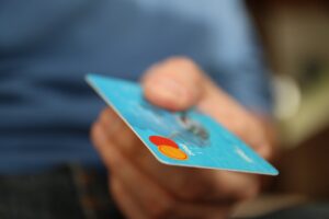 Cartão de Crédito para Aposentados: É viável? Conheça os limites