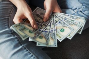Empréstimos internacionais para brasileiros: como acessar linhas de crédito em dólares