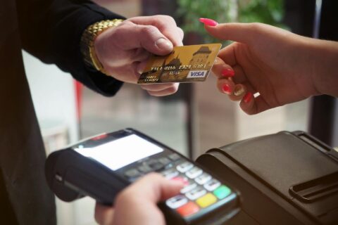 Cartão internacional sem IOF: mitos e realidades