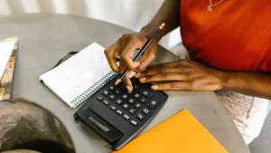 Como dividir suas contas sem dor de cabeça: guia com 7 estratégias