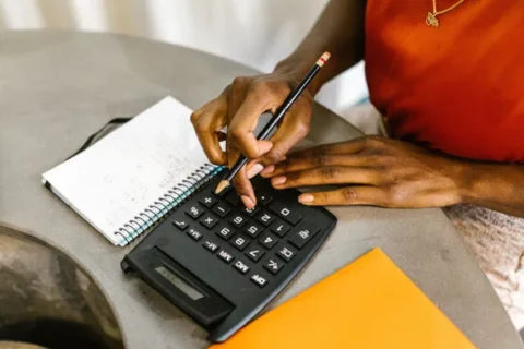 Como dividir suas contas sem dor de cabeça: guia com 7 estratégias