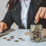 Como usar um empréstimo para quitar dívidas sem cair em outra armadilha